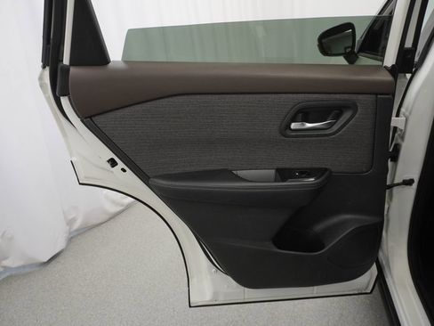 Used 2021 Nissan Rogue SV image 41