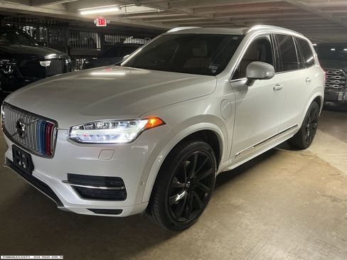 Used 2018 Volvo XC90 T8 Inscription w/ Convenience Package image 4