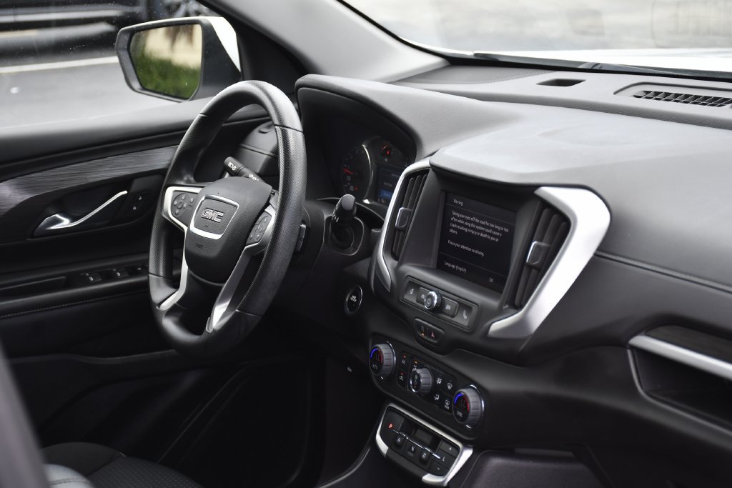 Used 2024 GMC Terrain SLE w/ Driver Convenience Package FWD image 28