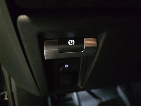 Used 2024 Land Rover Defender 130 X-Dynamic SE image 26