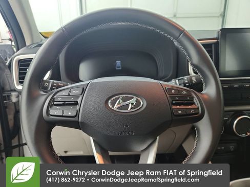 Used 2025 Hyundai Venue SEL FWD image 21