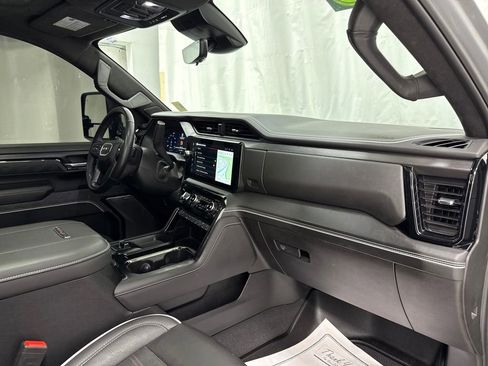 Used 2025 GMC Sierra 2500 AT4X image 11