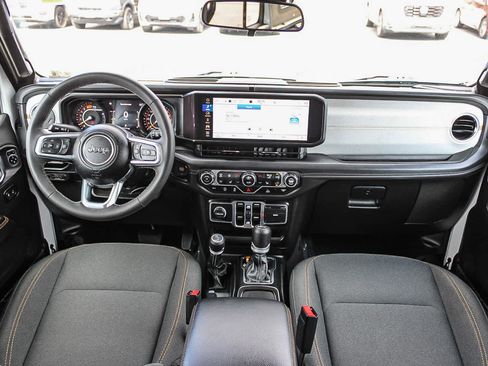 Used 2025 Jeep Wrangler Unlimited Sahara AWD/4WD image 12