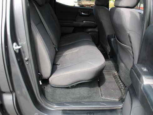 Used 2019 Toyota Tacoma TRD Sport AWD/4WD image 39
