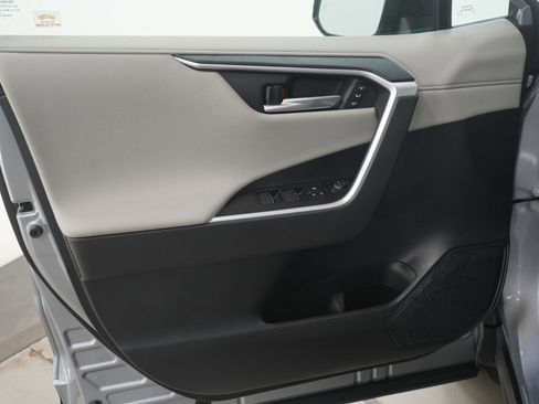 Used 2025 Toyota RAV4 Limited image 21