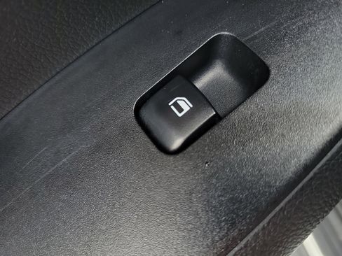 Used 2025 Kia Seltos S FWD image 14