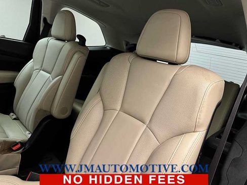 Used 2019 Subaru Ascent Limited AWD/4WD image 16
