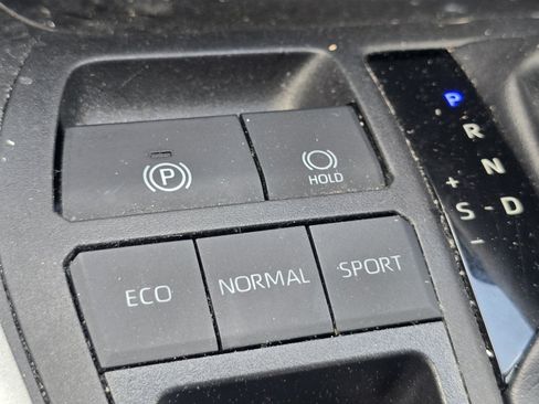 Certified 2023 Toyota RAV4 LE FWD image 5