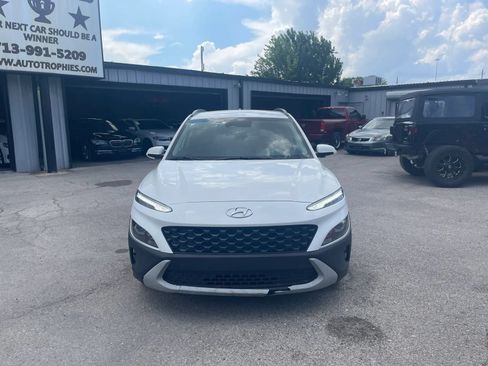 Used 2022 Hyundai Kona SEL FWD image 2