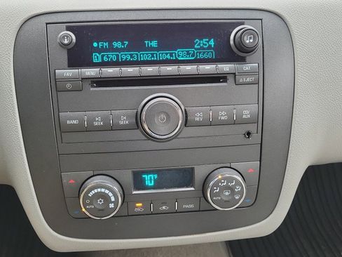 Used 2010 Buick Lucerne CXL w/ Driver Confidence Package image 27