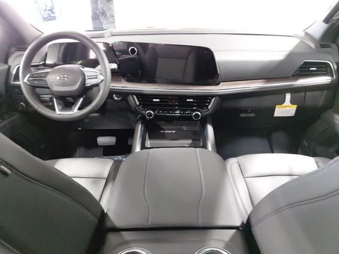 New 2026 Chevrolet Suburban Z71 w/ Z71 Off-Road Package AWD/4WD image 3