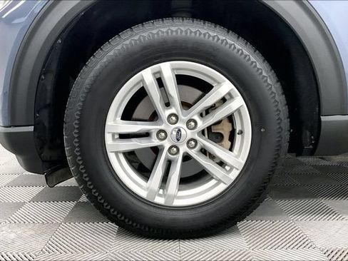 Used 2021 Ford Explorer XLT w/ Class III Trailer Tow Package AWD/4WD image 10