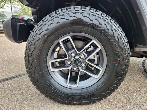 Certified 2024 Jeep Gladiator Rubicon AWD/4WD image 14