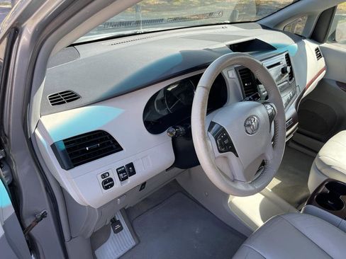 Used 2012 Toyota Sienna XLE image 6