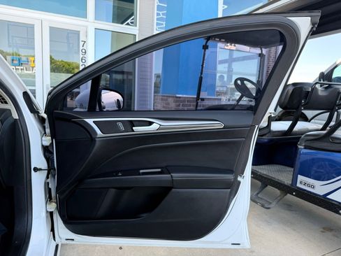 Used 2018 Ford Fusion SE w/ Equipment Group 602A FWD image 24