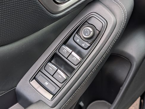 Used 2019 Subaru Forester Limited AWD/4WD image 19