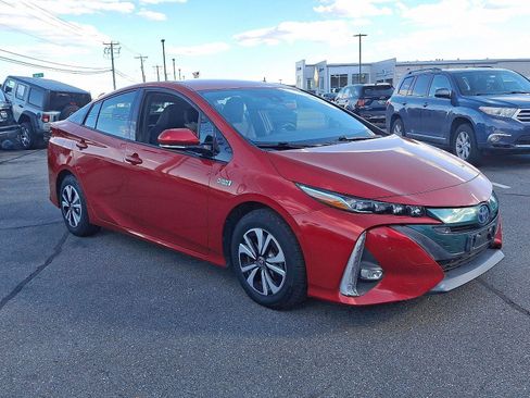 Used 2018 Toyota Prius Prime Advanced image 3