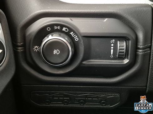 Used 2025 Jeep Wrangler Unlimited Sahara AWD/4WD image 17