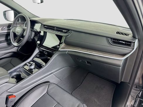 New 2026 Jeep Grand Cherokee L Limited AWD/4WD image 30