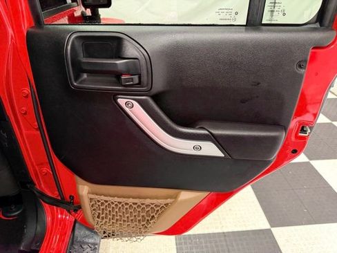 Used 2016 Jeep Wrangler Unlimited Sahara w/ Connectivity Group image 26