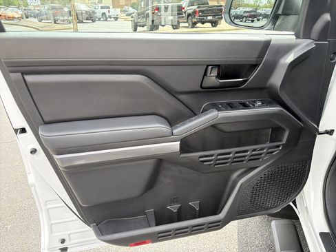 Used 2025 Toyota Tacoma SR5 RWD image 10