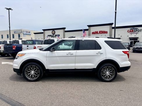 Used 2015 Ford Explorer XLT w/ Equipment Group 202A AWD/4WD image 3