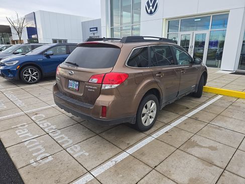 Used 2012 Subaru Outback 3.6R Limited image 2
