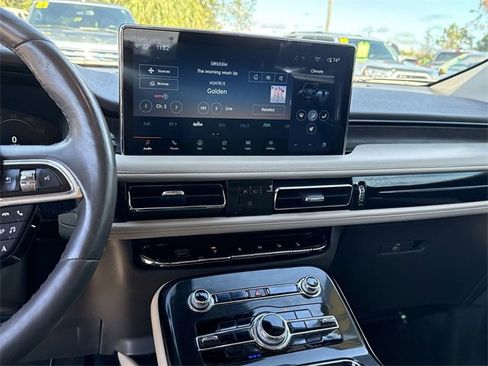 Certified 2023 Lincoln Nautilus Reserve image 25