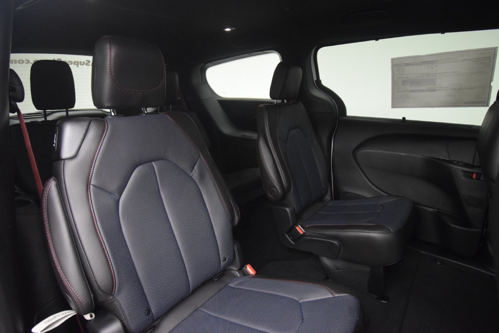 New 2027 Chrysler Pacifica Select FWD image 17