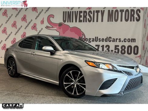 Used 2020 Toyota Camry SE FWD image 1