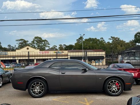 Used 2017 Dodge Challenger GT w/ Driver Convenience Group image 11