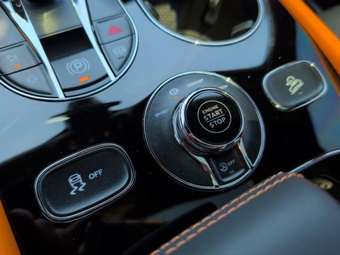 Used 2025 Bentley Bentayga AWD/4WD image 26