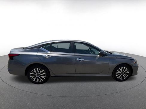 Used 2025 Nissan Altima 2.5 SV FWD image 16