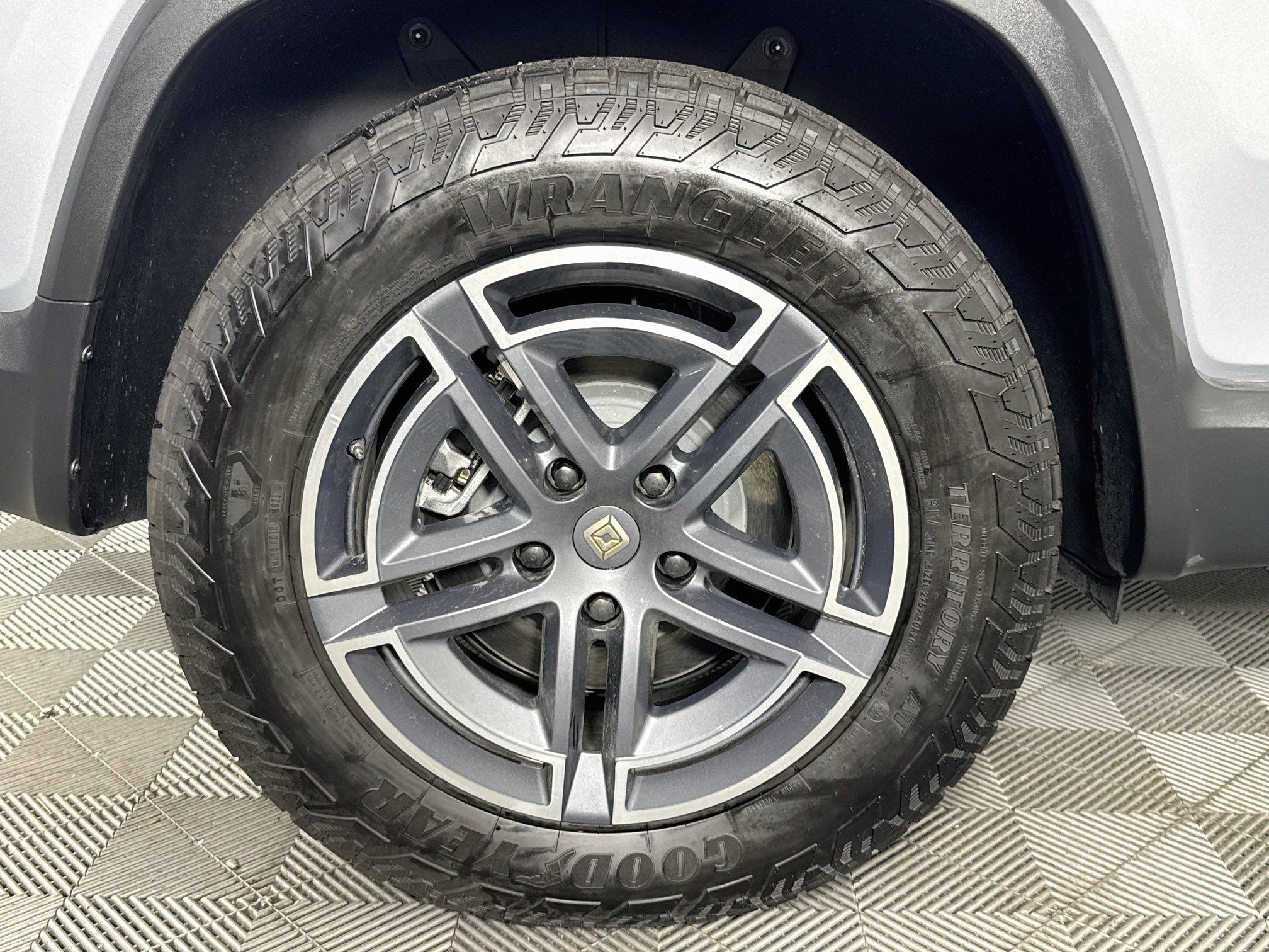 Used 2026 Rivian R1S Adventure Dual AWD/4WD image 29