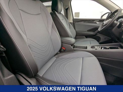 New 2025 Volkswagen Tiguan SE image 20