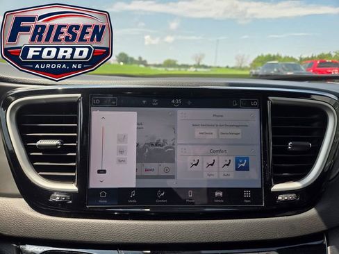 Used 2025 Chrysler Pacifica Select FWD image 21