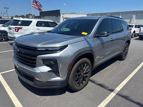 Used 2025 Chevrolet Traverse LT w/ Midnight/Sport Edition FWD image 1