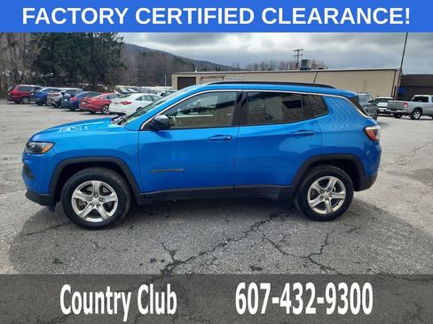 Used 2024 Jeep Compass Latitude w/ Convenience Group AWD/4WD image 5