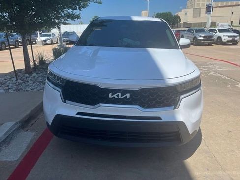 Used 2023 Kia Sorento LX FWD image 4