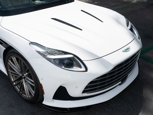 Used 2024 Aston Martin DB12 image 9