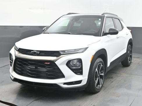 Used 2021 Chevrolet TrailBlazer RS w/ Sun and Liftgate Package FWD image 3