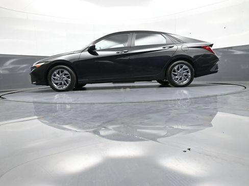 Certified 2024 Hyundai Elantra SEL FWD image 32