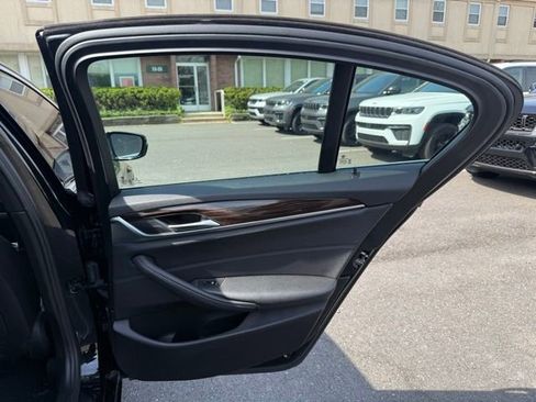 Used 2018 BMW 530i xDrive AWD/4WD image 30