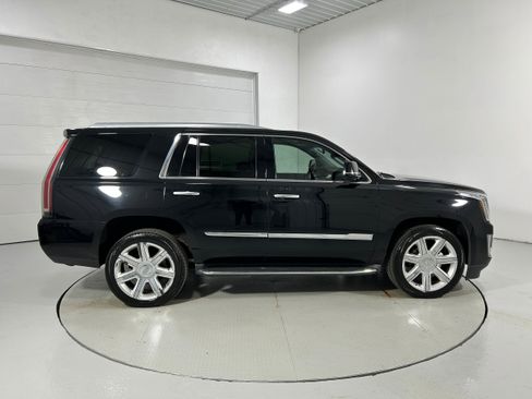 Used 2016 Cadillac Escalade Luxury image 37