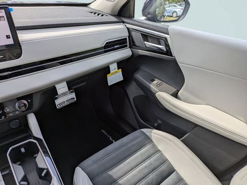 New 2026 Mitsubishi Outlander SE image 18