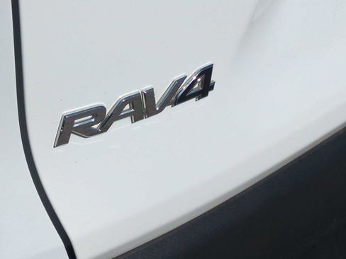 Used 2024 Toyota RAV4 LE image 31