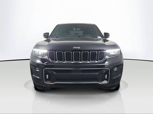 Used 2022 Jeep Grand Cherokee Overland w/ Luxury Tech Group IV AWD/4WD image 2