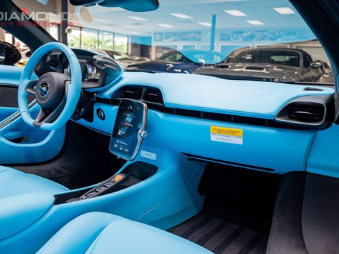 Used 2026 McLaren Artura Spider RWD image 92