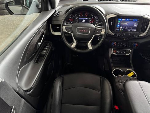 Used 2024 GMC Terrain SLT AWD/4WD image 5