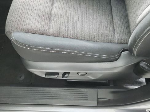 Used 2023 Nissan Rogue SV image 11